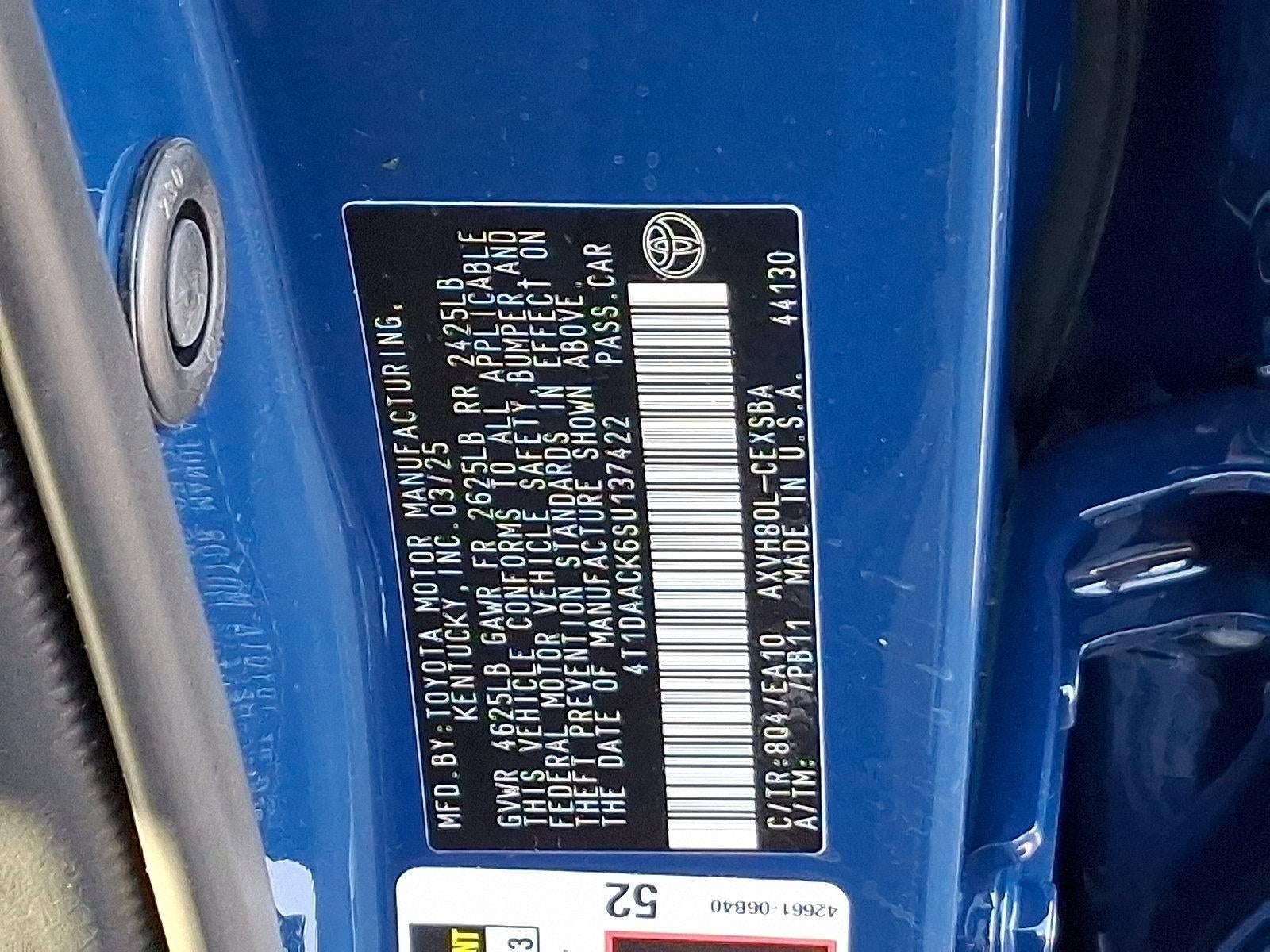 2025 Toyota Camry SE (SE)