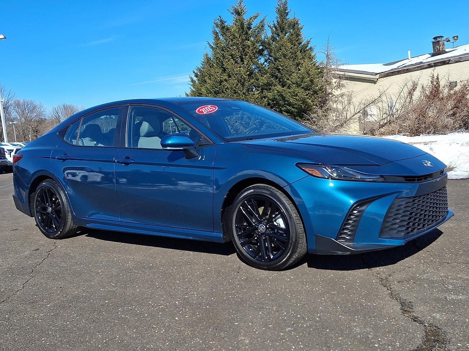 2025 Toyota Camry SE (SE)