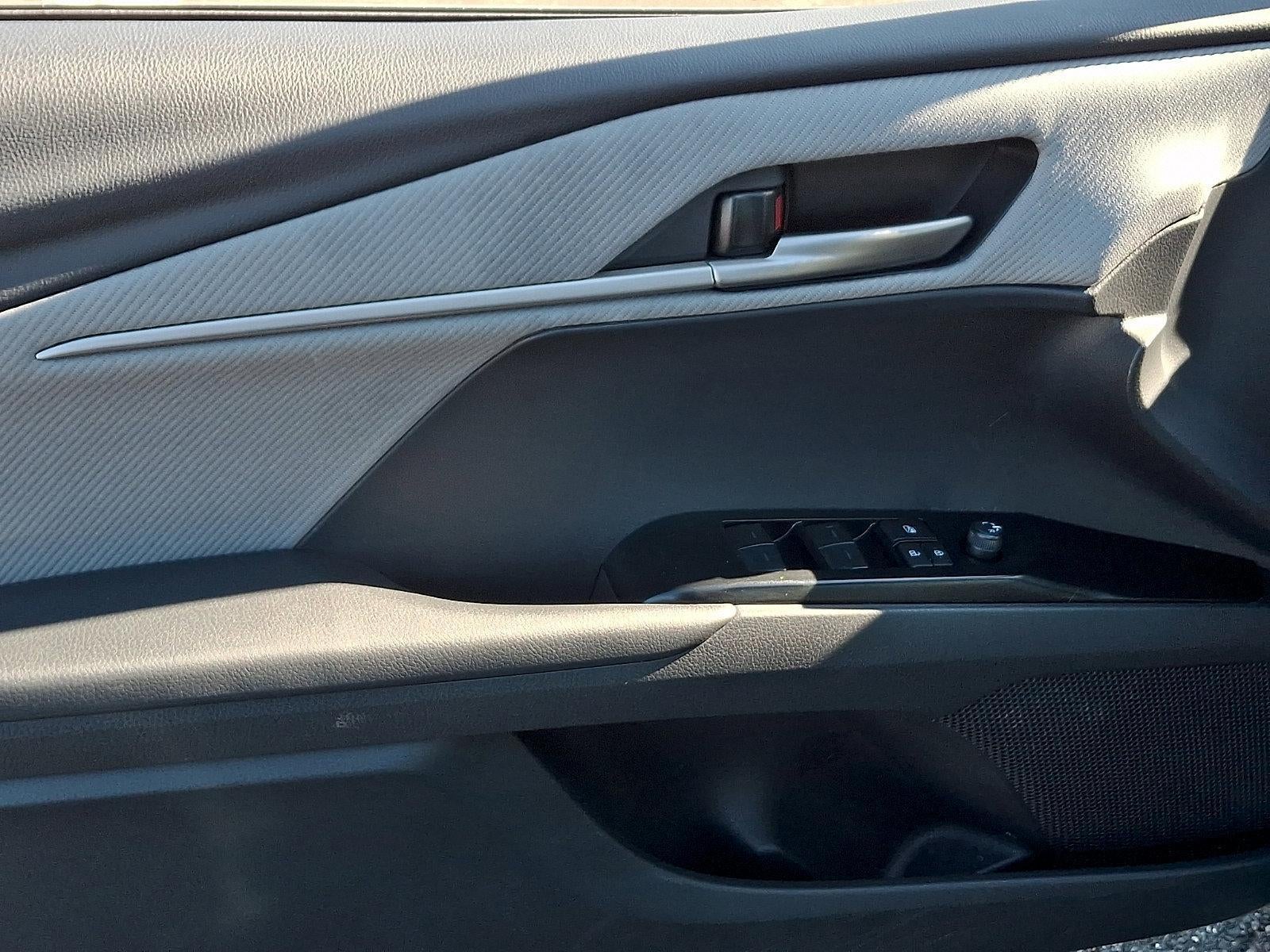 2025 Toyota Camry SE (SE)