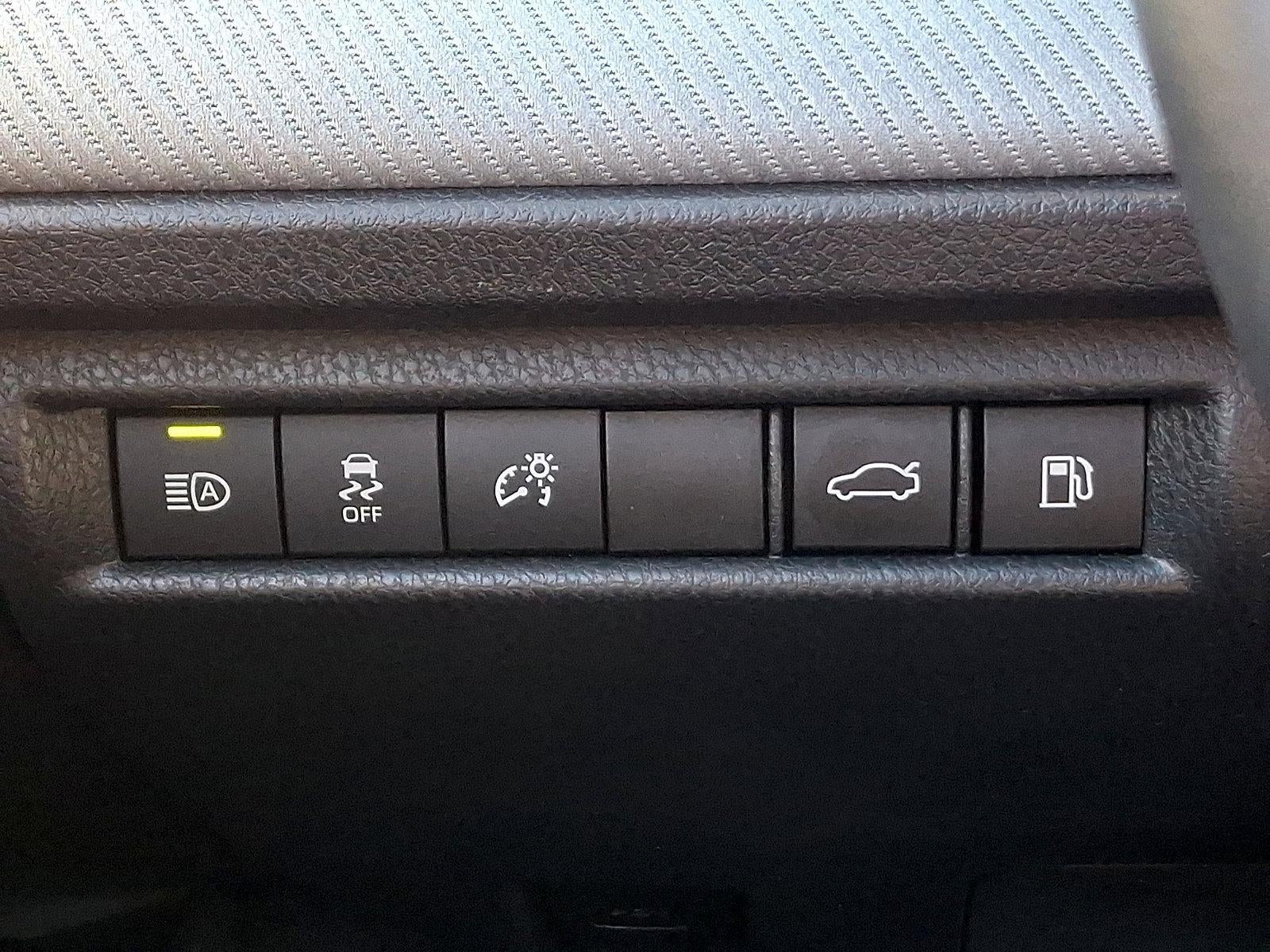 2025 Toyota Camry SE (SE)