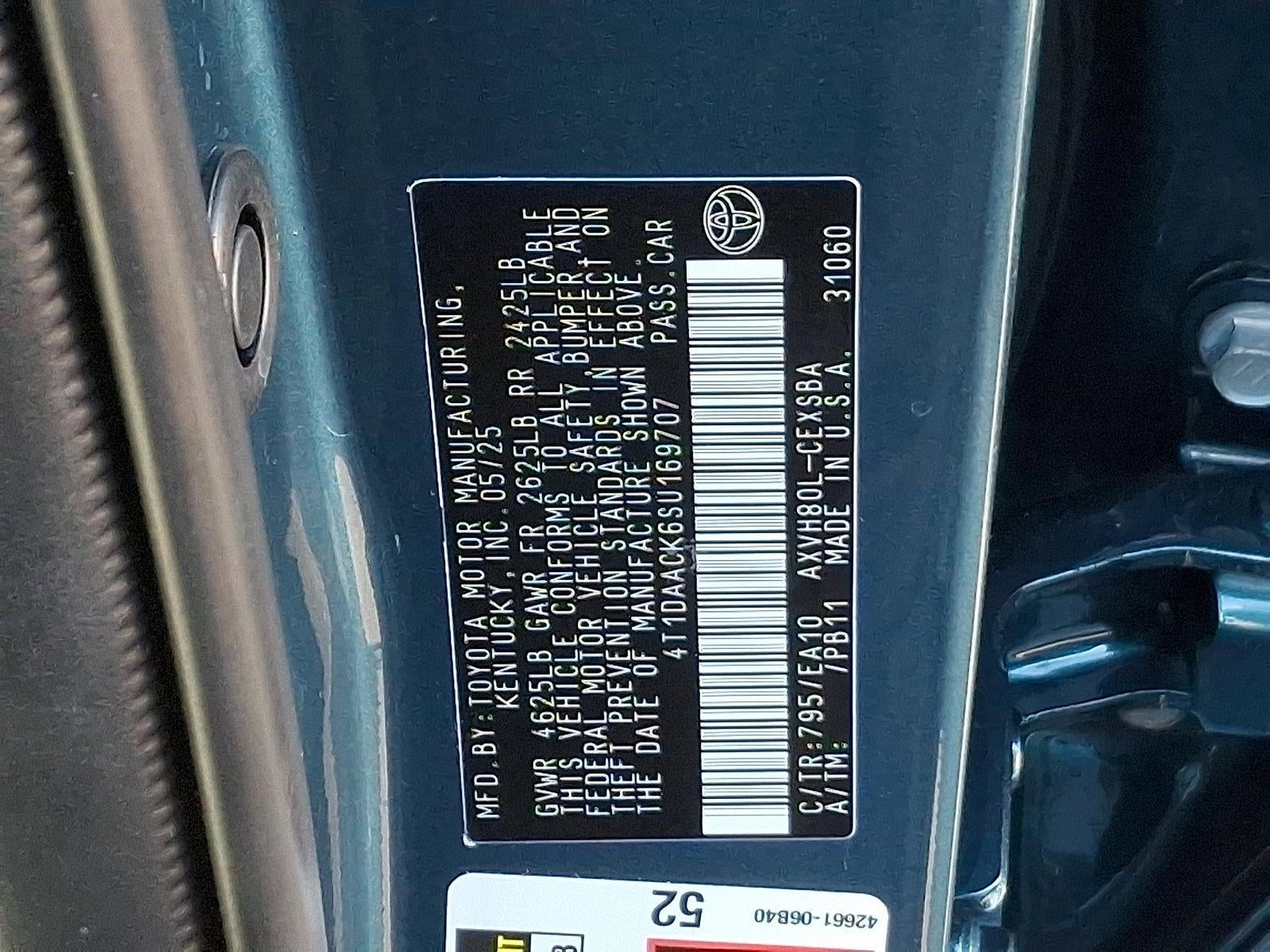 2025 Toyota Camry SE (SE)