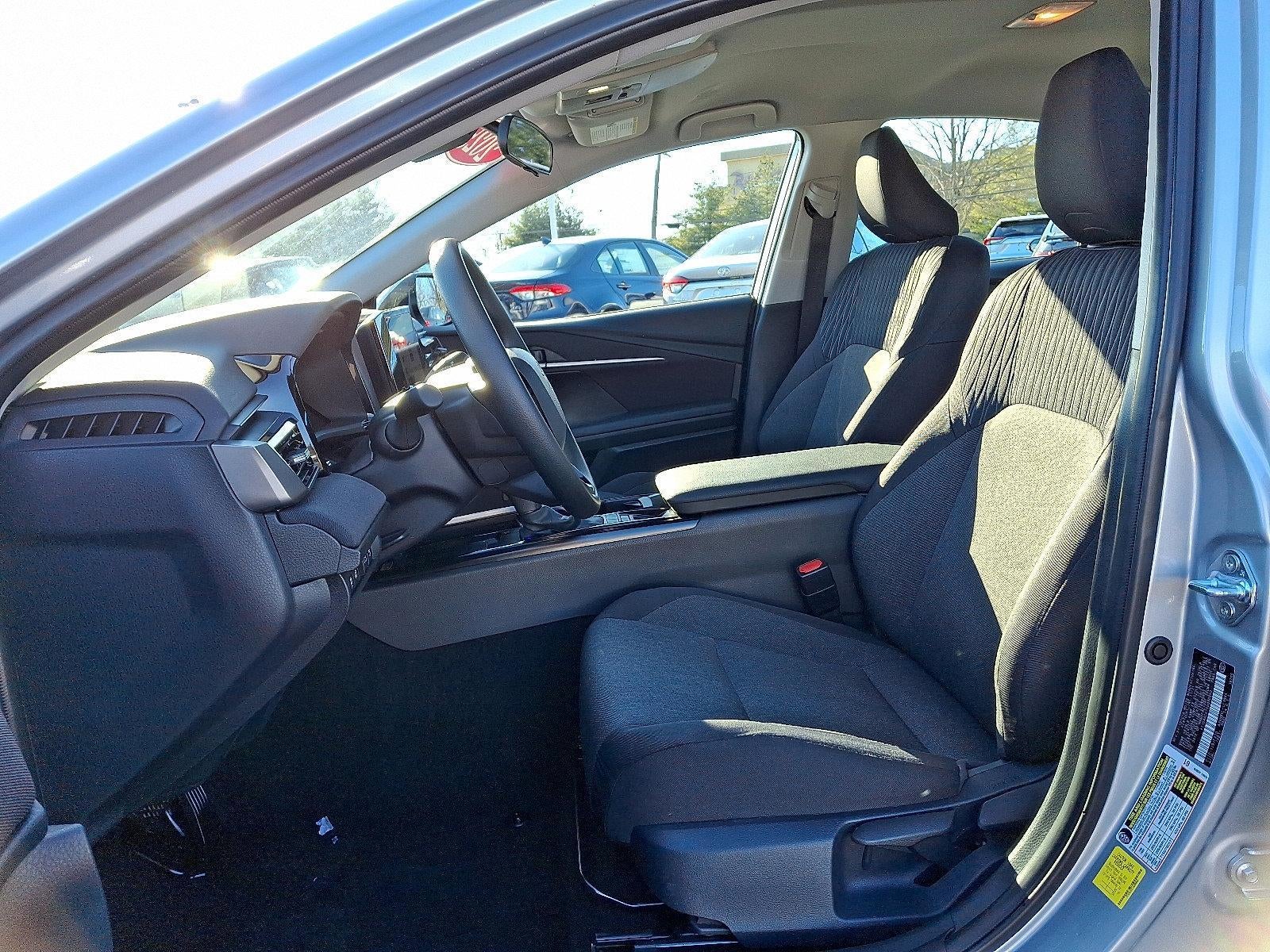 2025 Toyota Camry LE (SE)