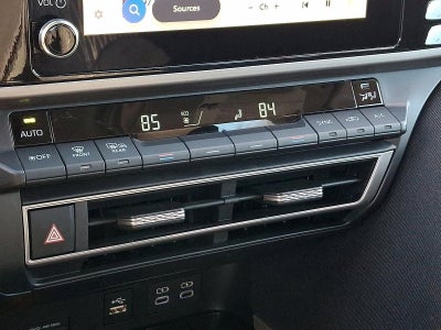 2025 Toyota Camry LE (SE)