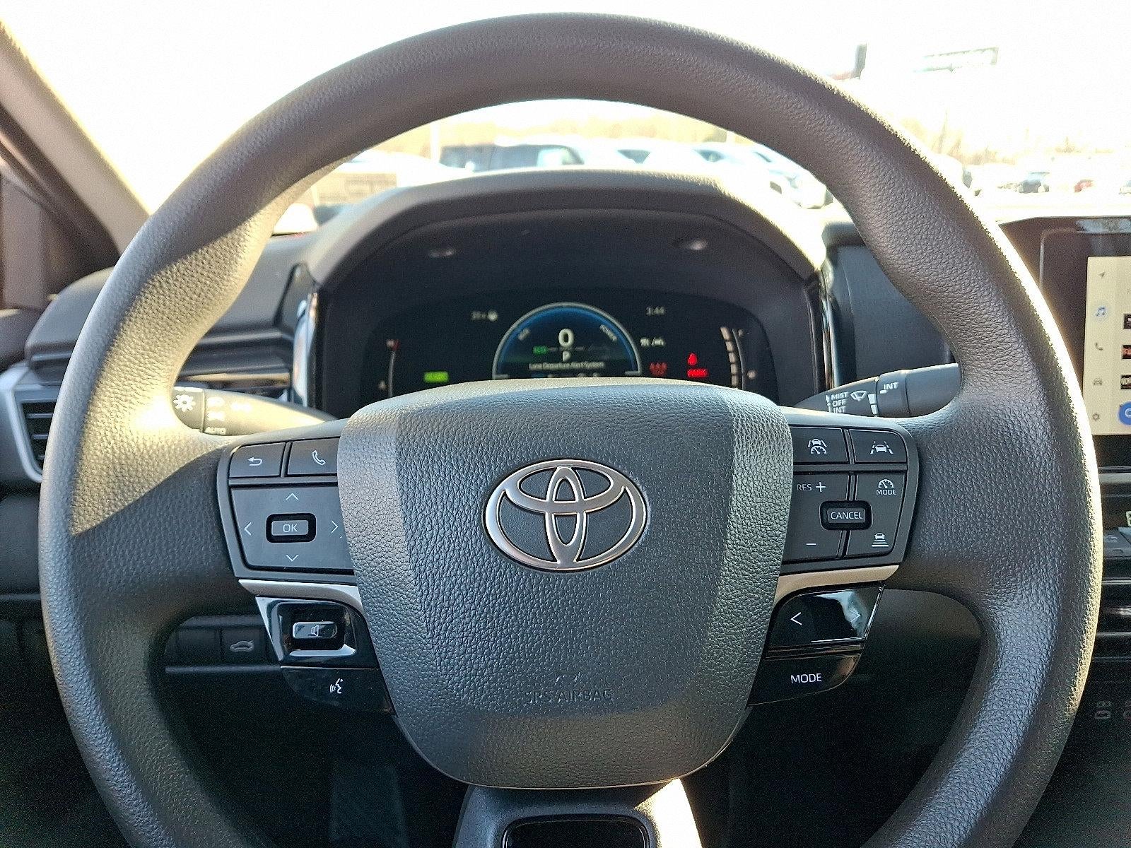 2025 Toyota Camry LE (SE)