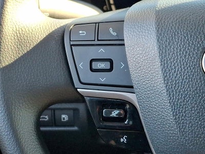 2025 Toyota Camry LE (SE)