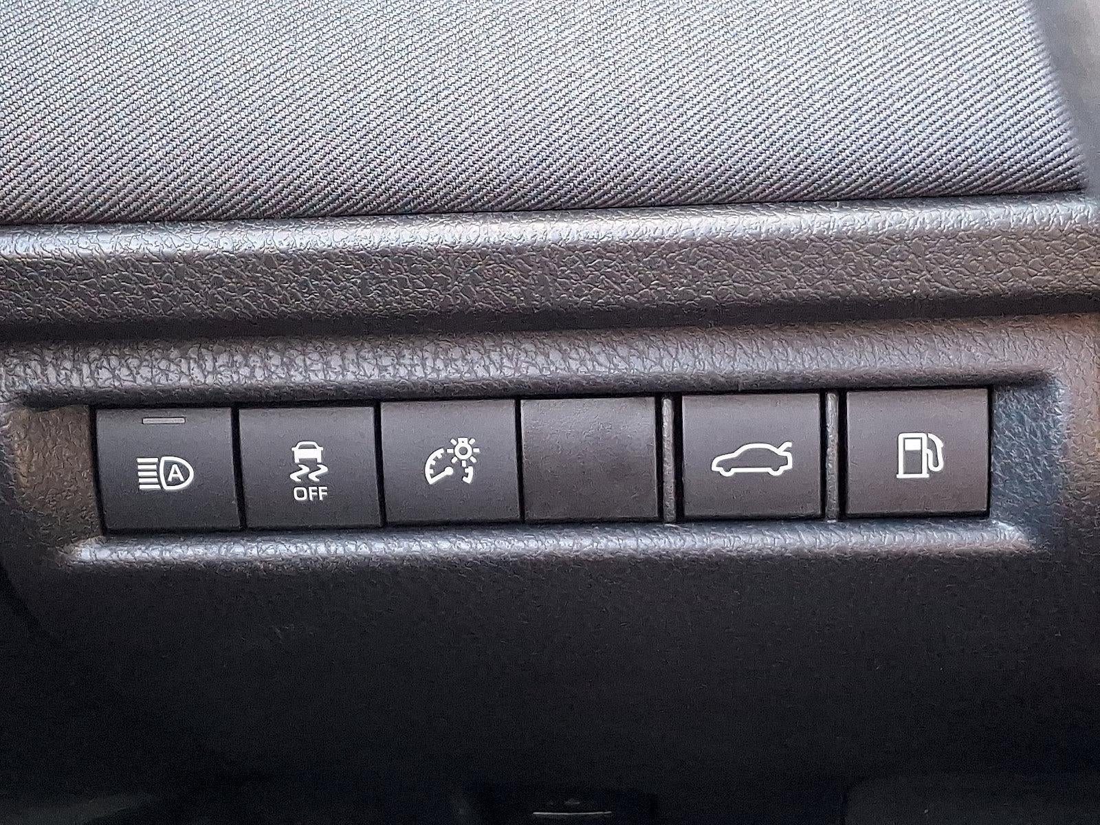 2025 Toyota Camry LE (SE)