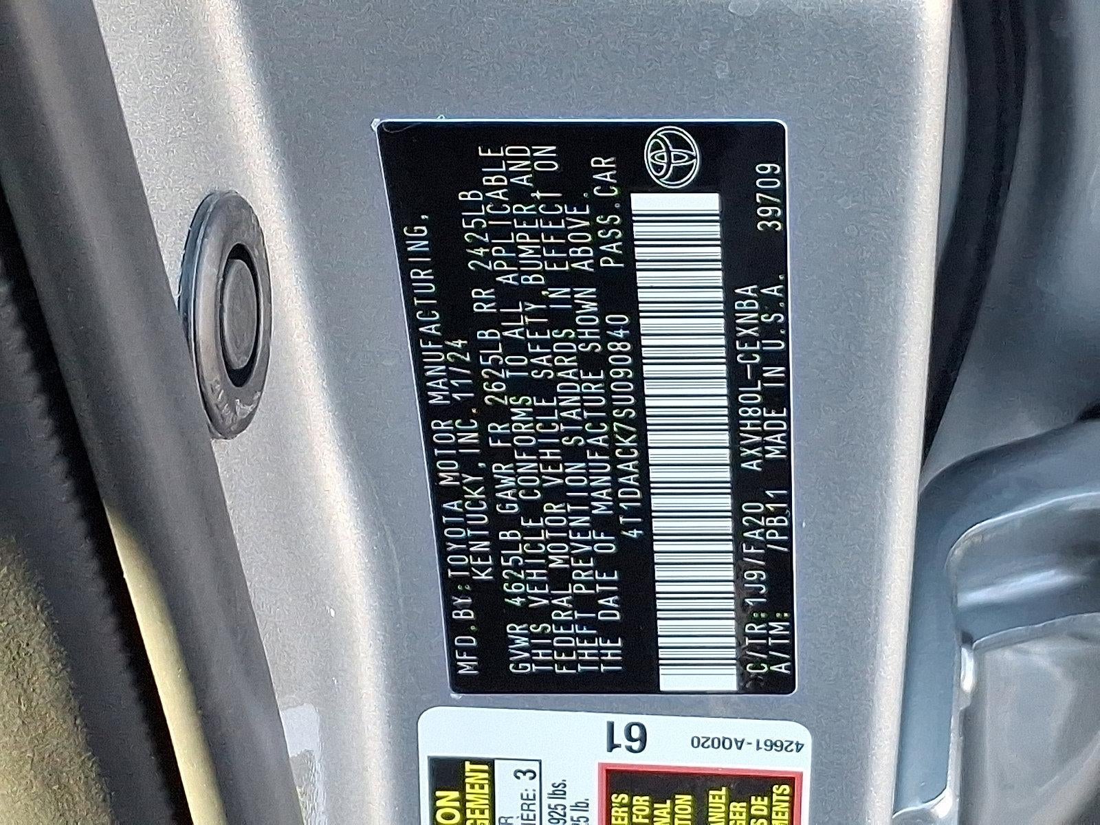 2025 Toyota Camry LE (SE)