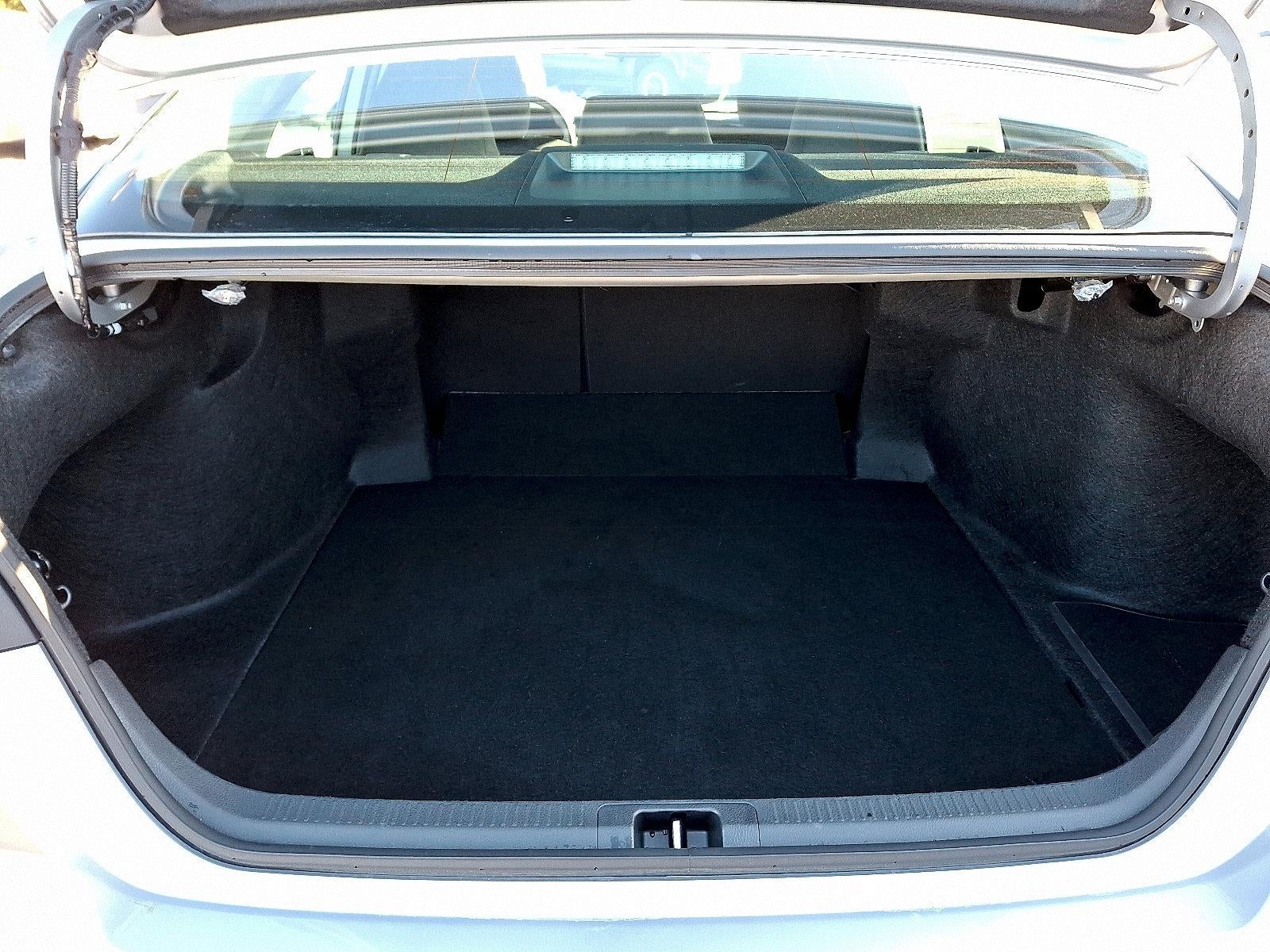 2025 Toyota Camry LE (SE)