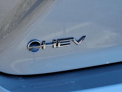 2025 Toyota Camry LE (SE)