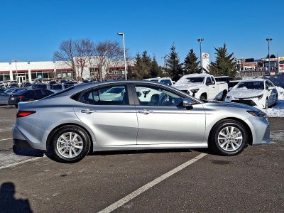 2025 Toyota Camry LE (SE)