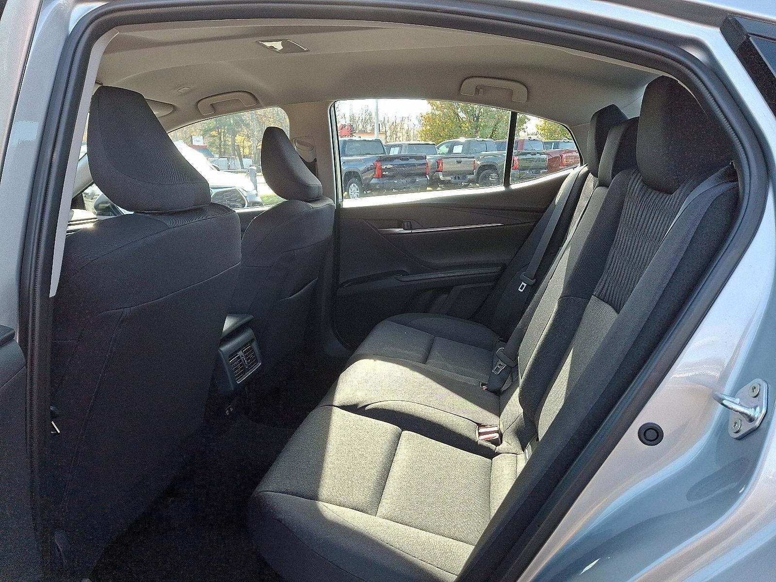 2025 Toyota Camry LE (SE)