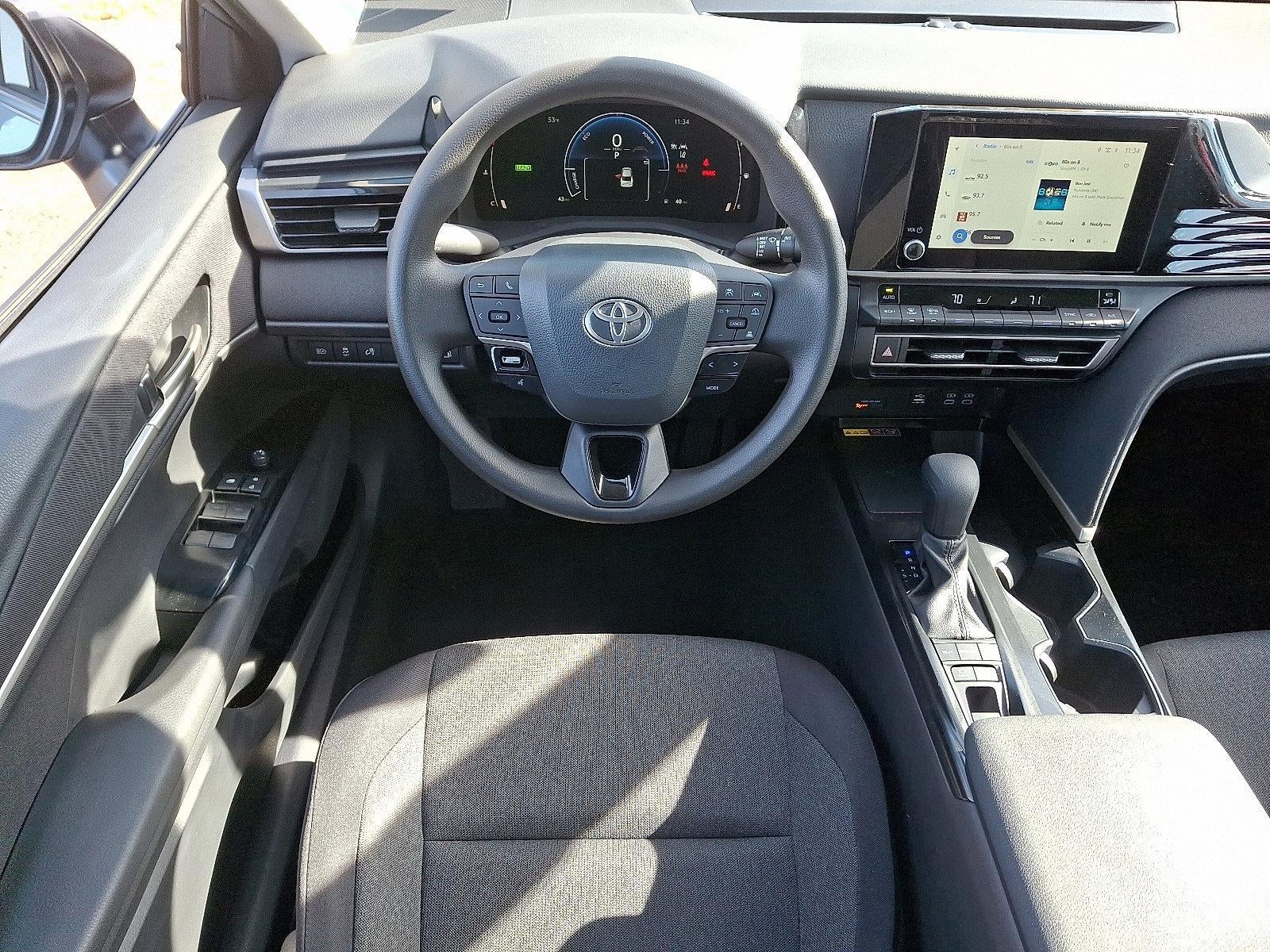 2025 Toyota Camry LE (SE)