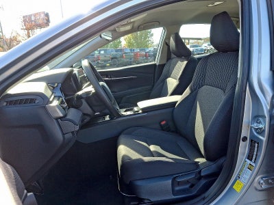 2025 Toyota Camry LE (SE)