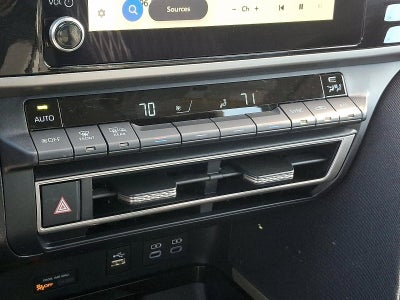 2025 Toyota Camry LE (SE)