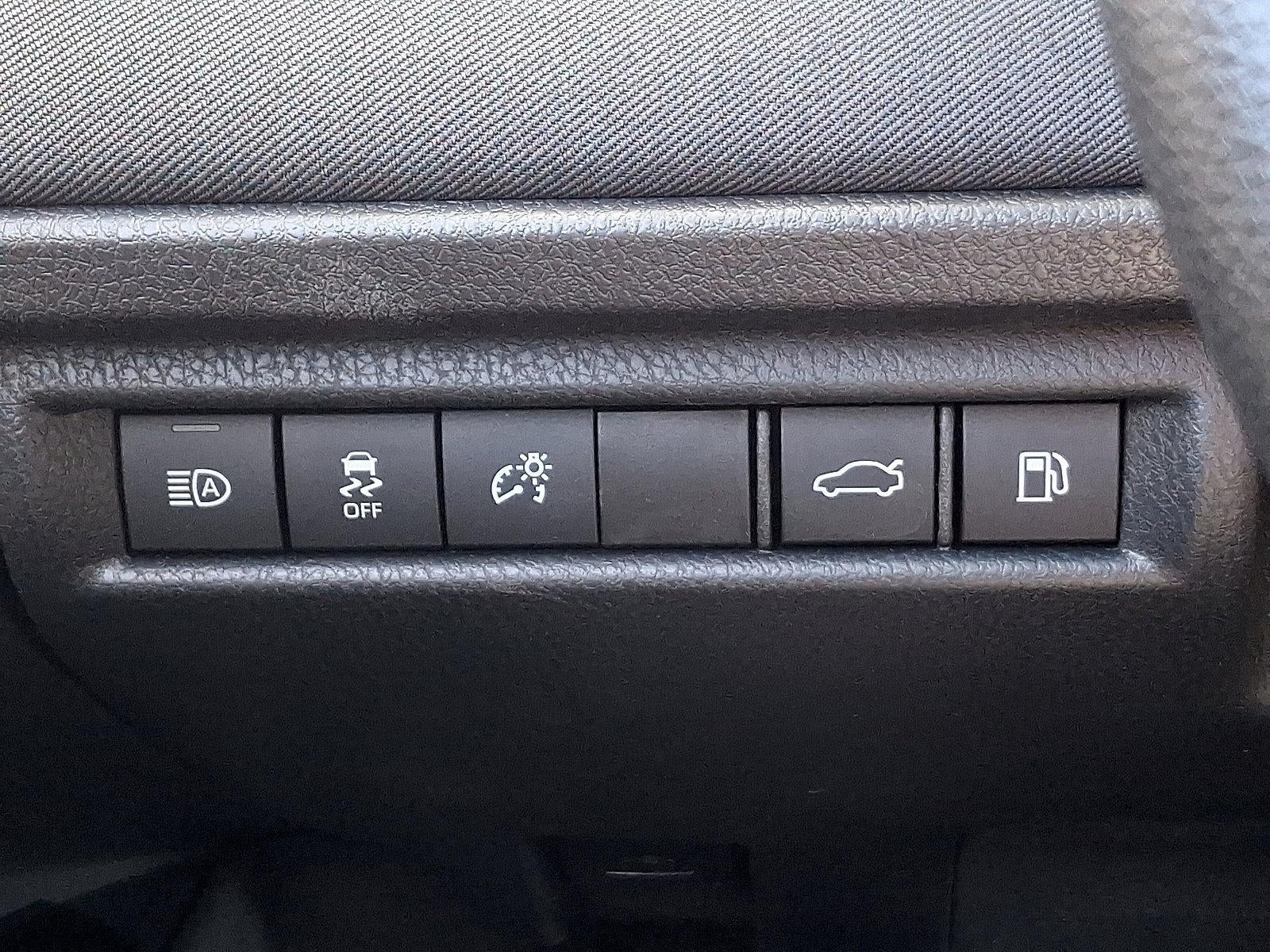 2025 Toyota Camry LE (SE)