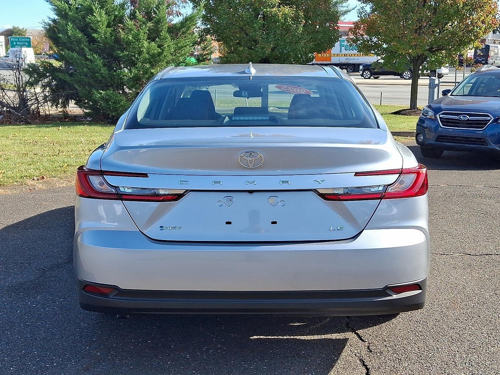 2025 Toyota Camry LE (SE)