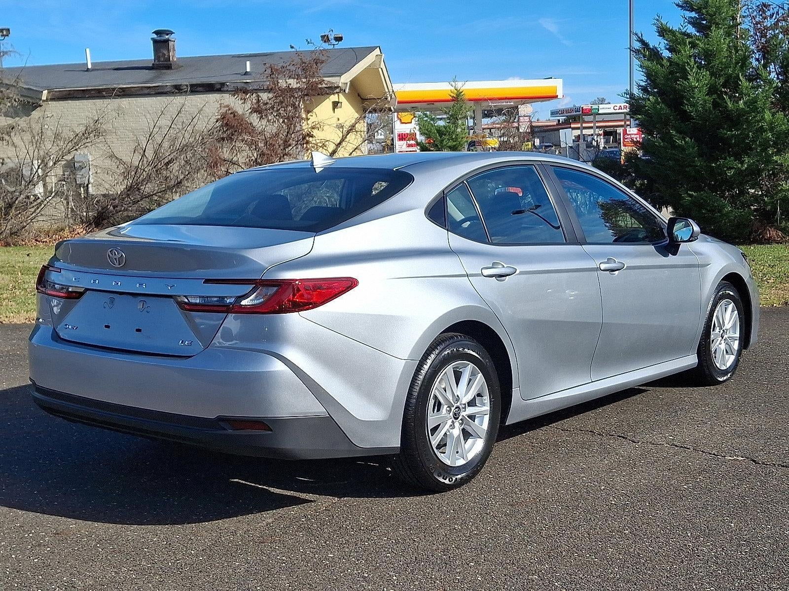 2025 Toyota Camry LE (SE)