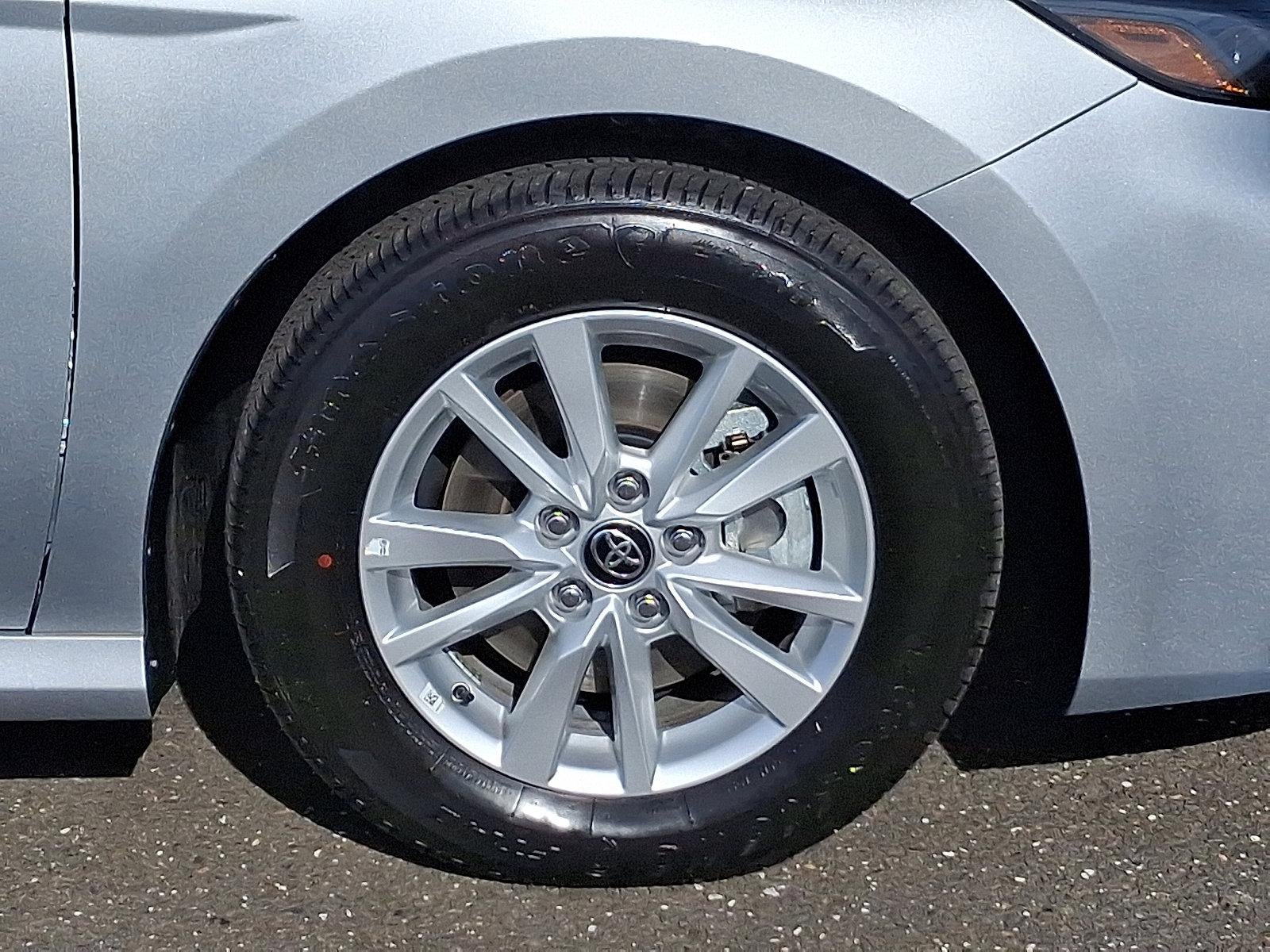 2025 Toyota Camry LE (SE)