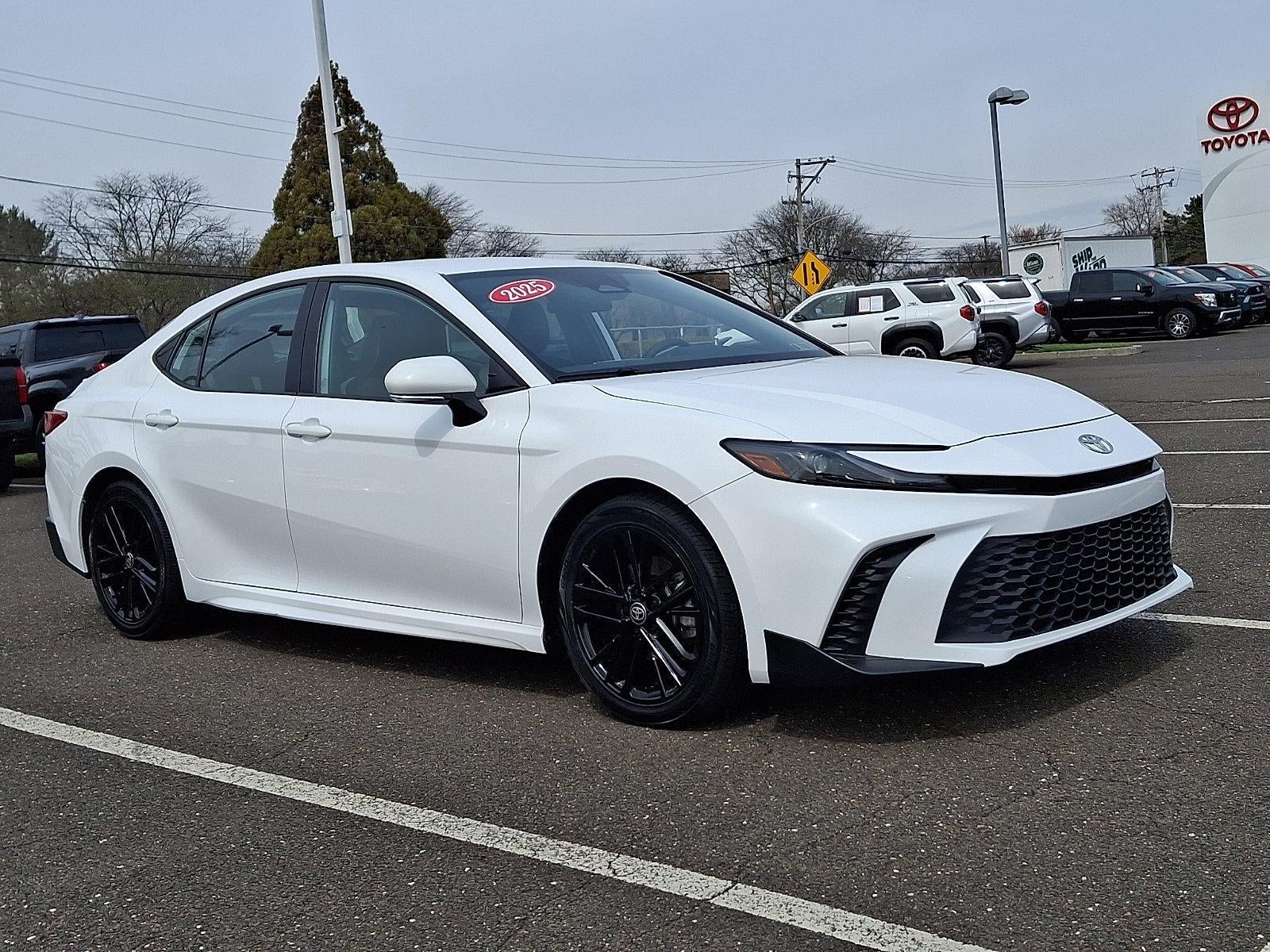 2025 Toyota Camry SE (SE)