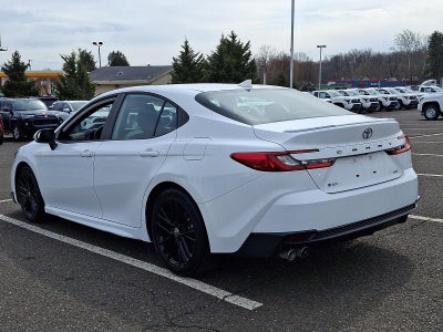 2025 Toyota Camry SE (SE)