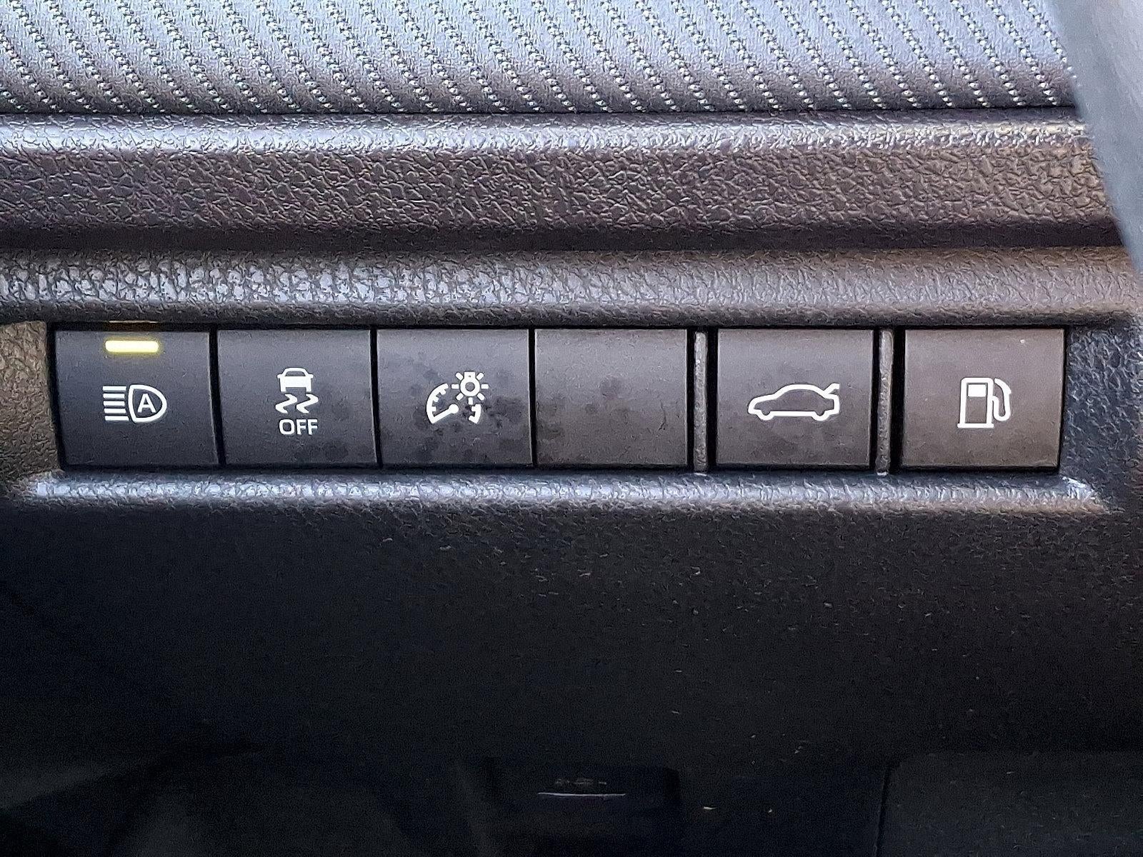 2025 Toyota Camry SE (SE)