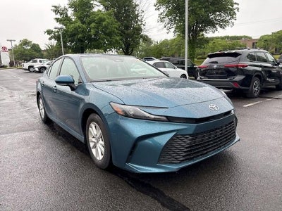 2025 Toyota Camry LE (SE)