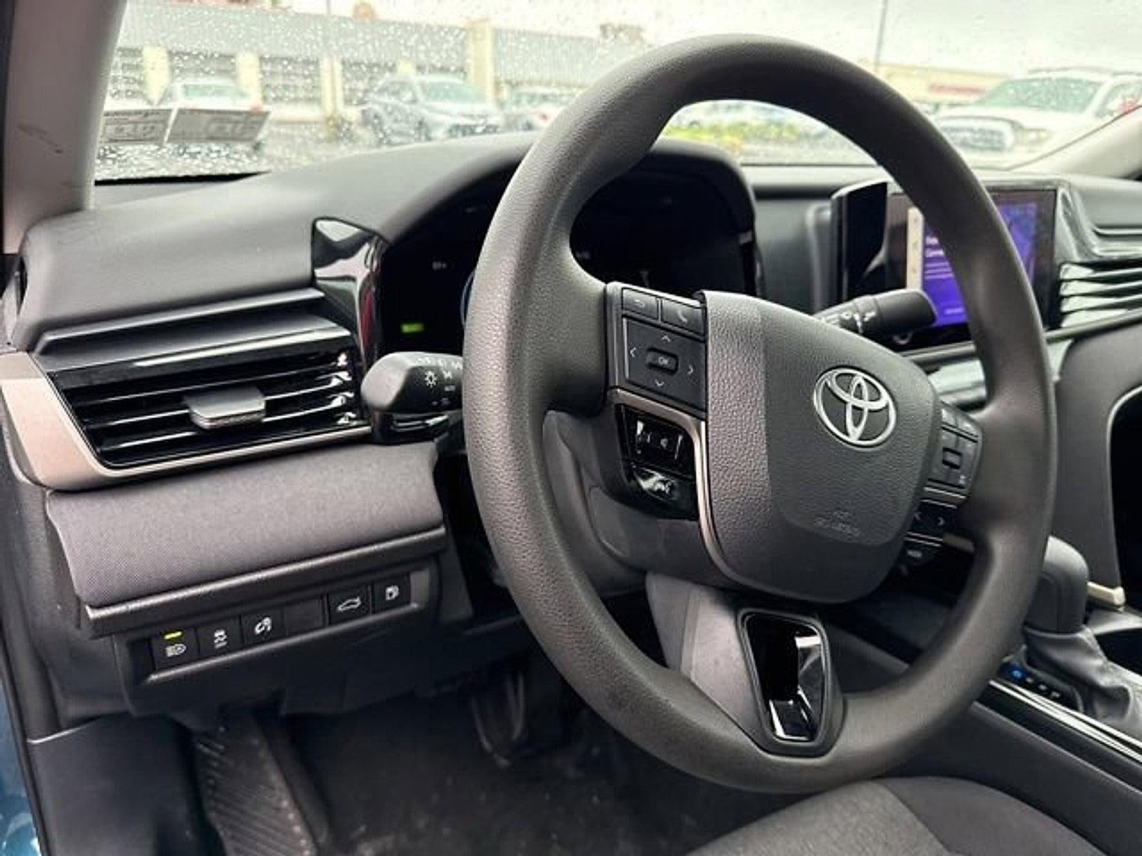 2025 Toyota Camry LE (SE)