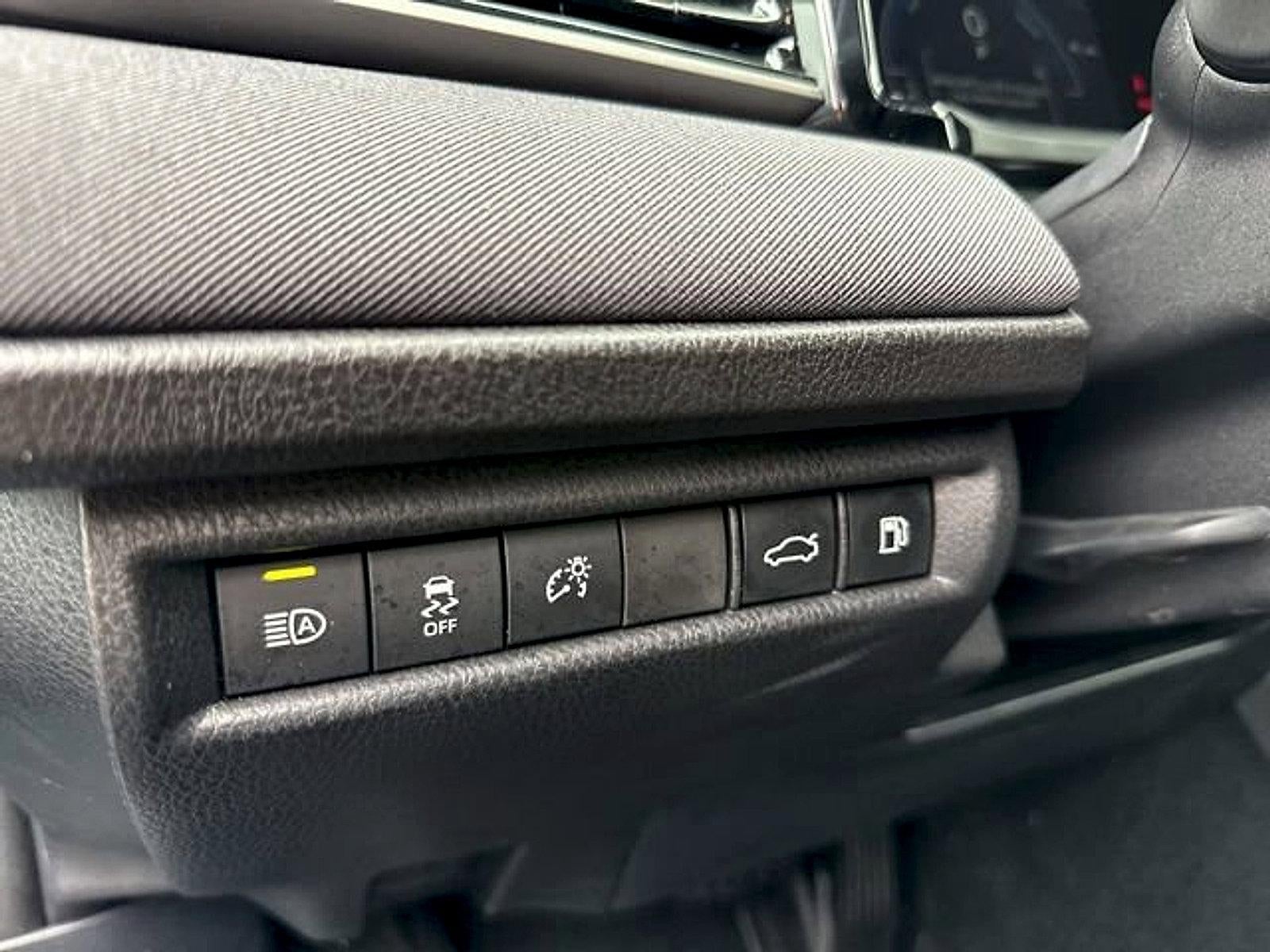 2025 Toyota Camry LE (SE)