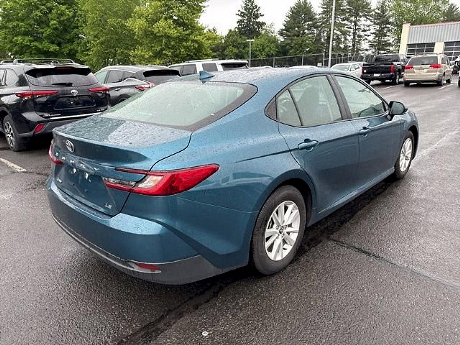 2025 Toyota Camry LE (SE)