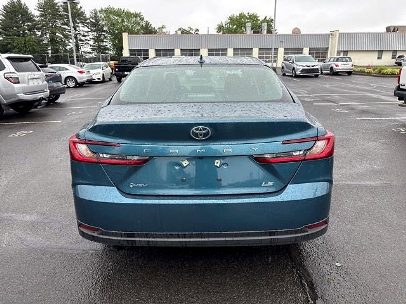 2025 Toyota Camry LE (SE)