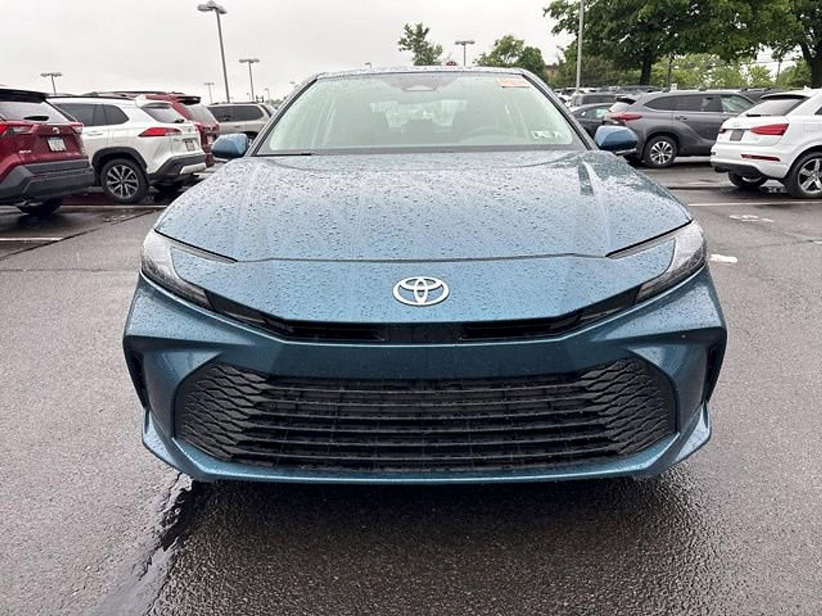 2025 Toyota Camry LE (SE)