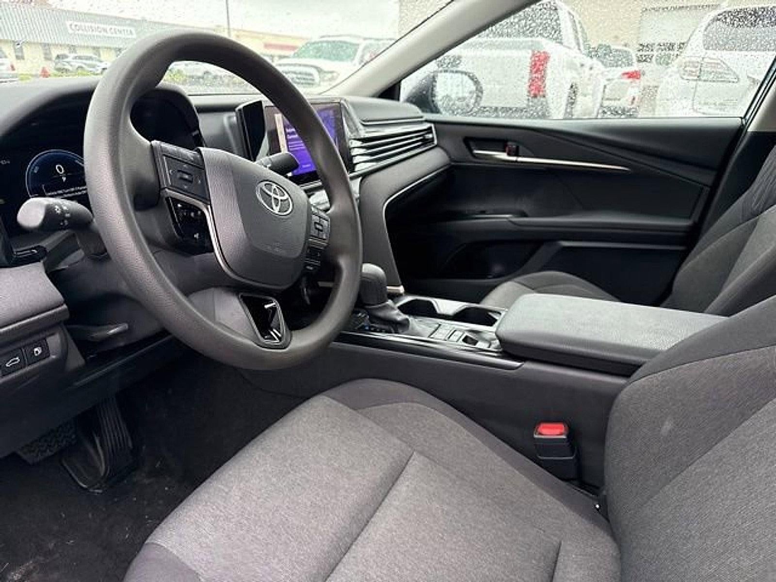 2025 Toyota Camry LE (SE)