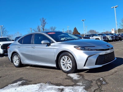 2025 Toyota Camry LE (SE)