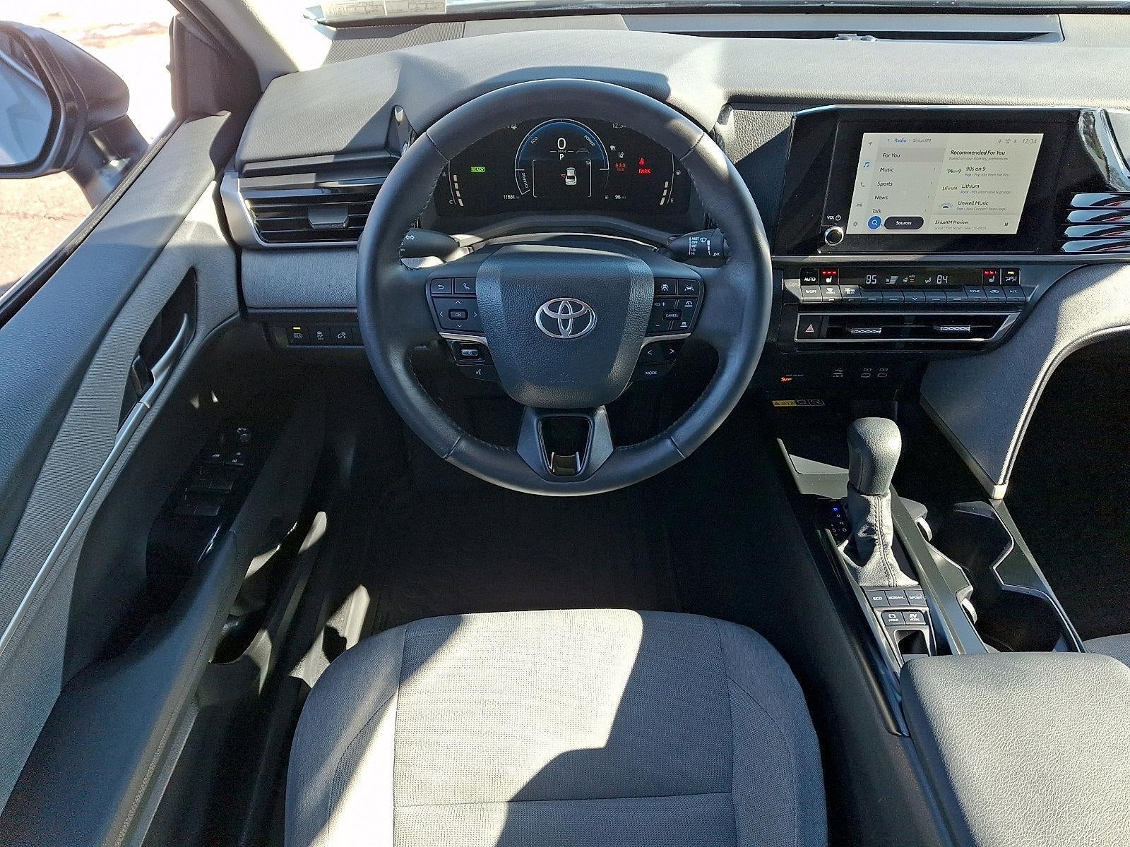 2025 Toyota Camry LE (SE)