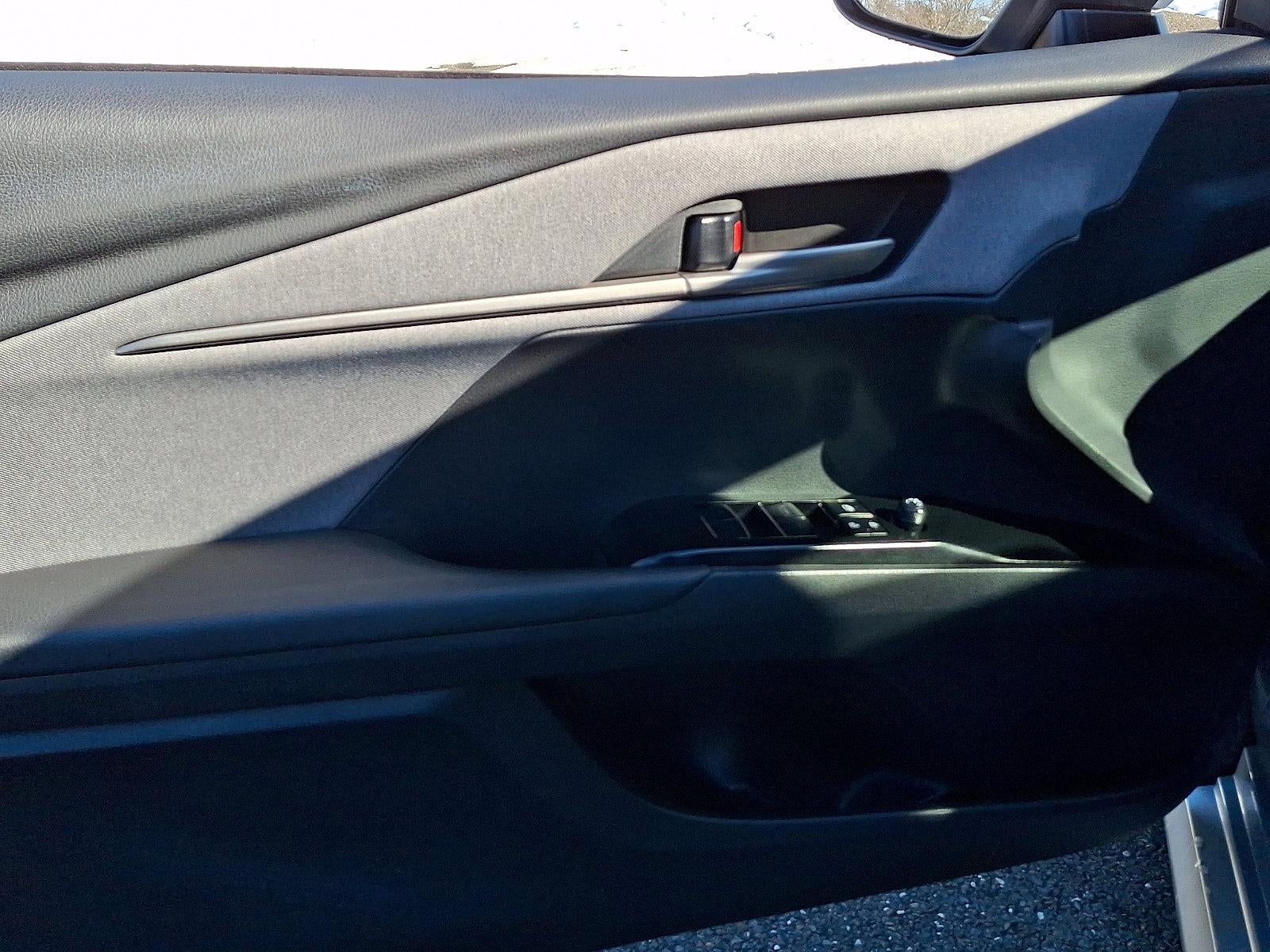 2025 Toyota Camry LE (SE)