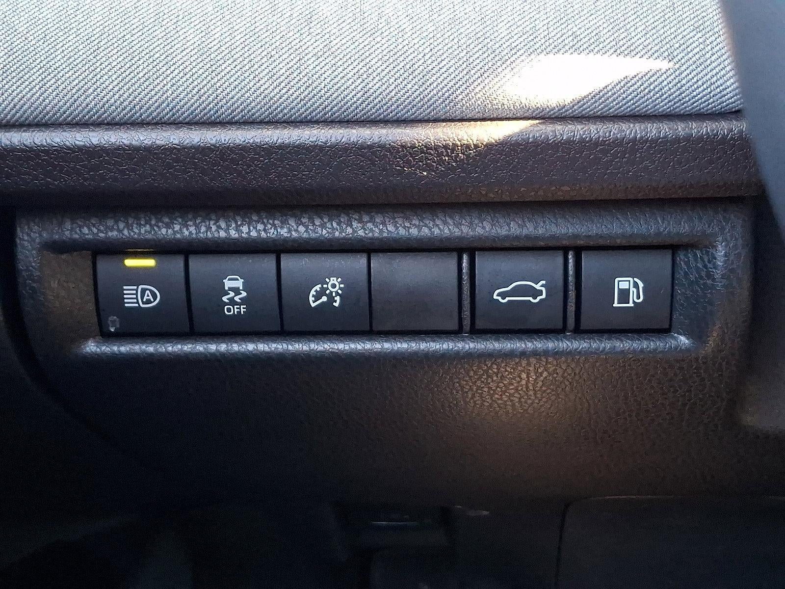 2025 Toyota Camry LE (SE)