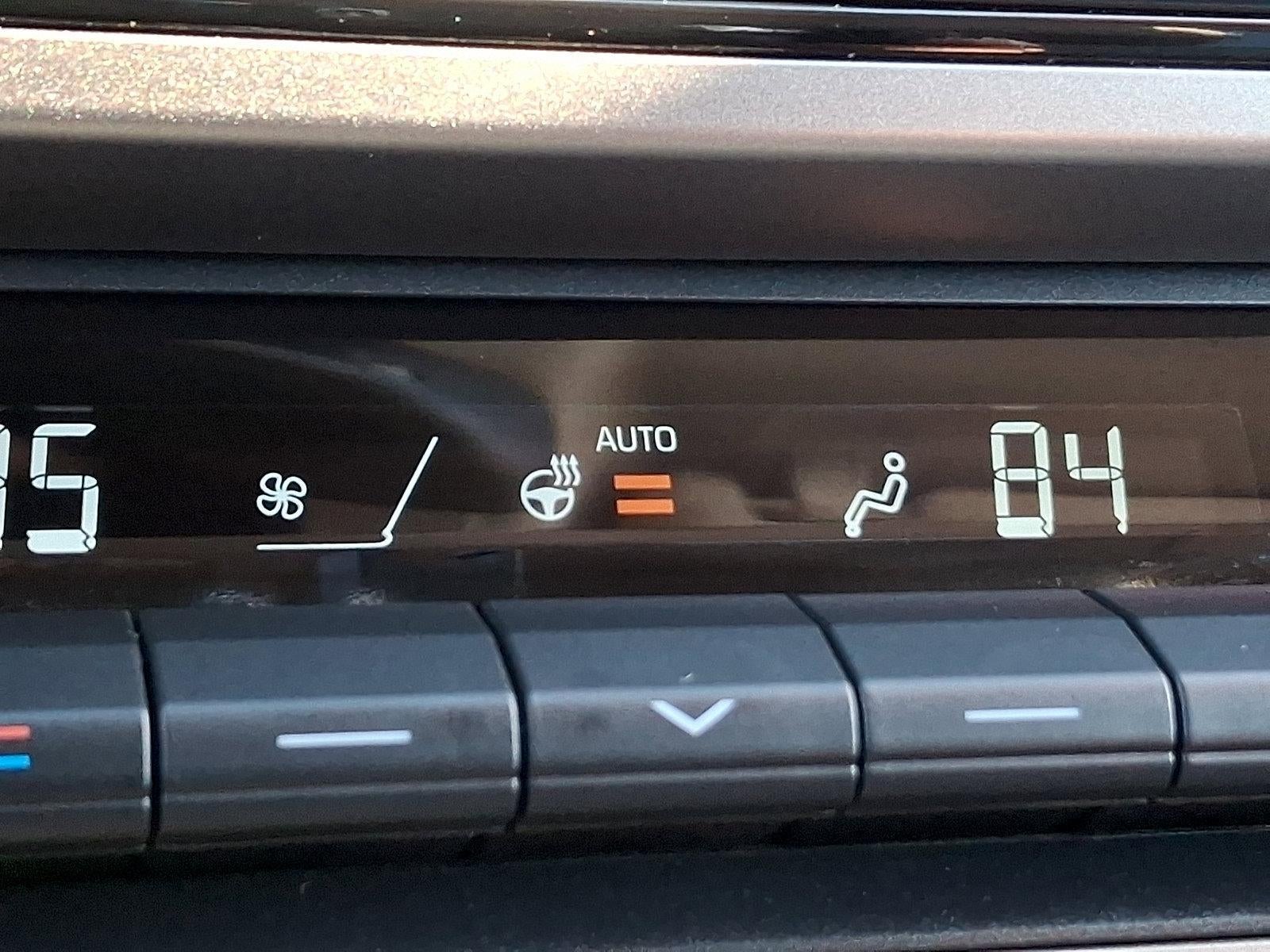 2025 Toyota Camry LE (SE)