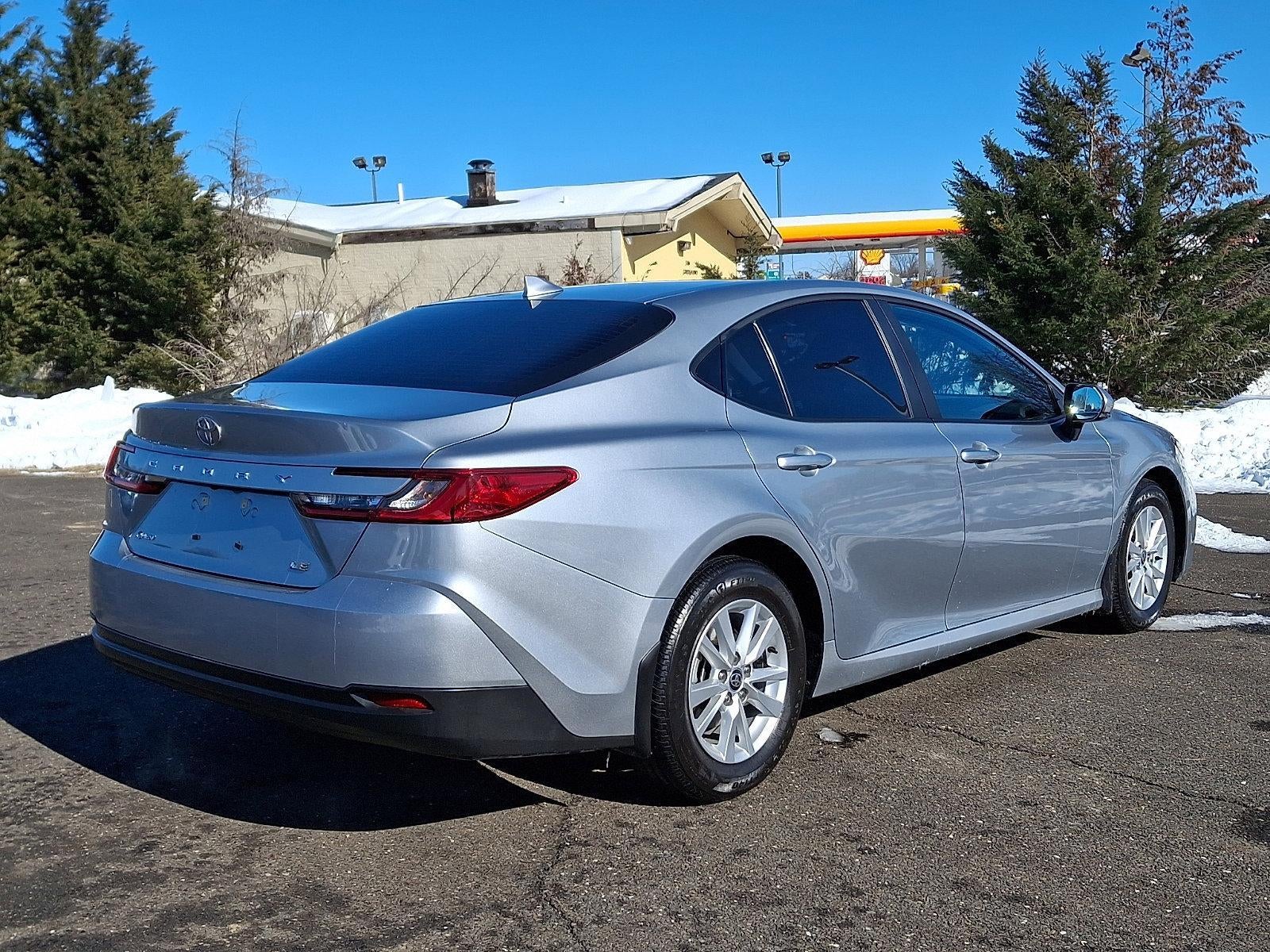 2025 Toyota Camry LE (SE)