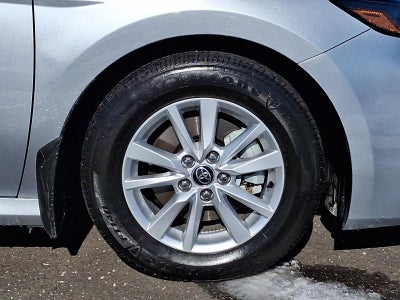 2025 Toyota Camry LE (SE)