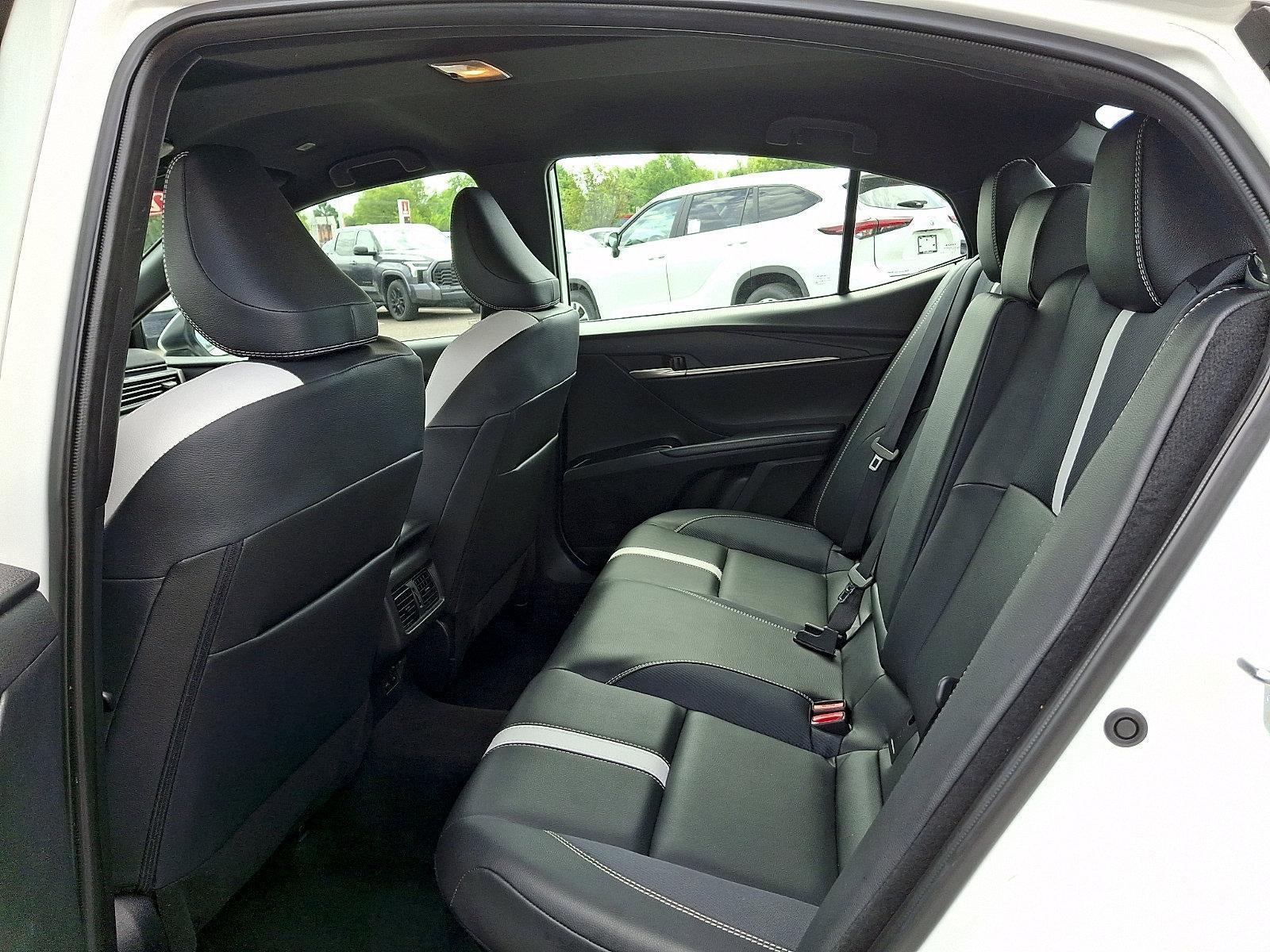 2025 Toyota Camry SE (SE)