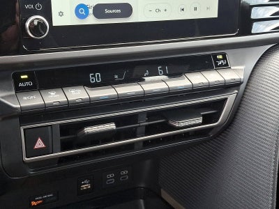 2025 Toyota Camry SE (SE)