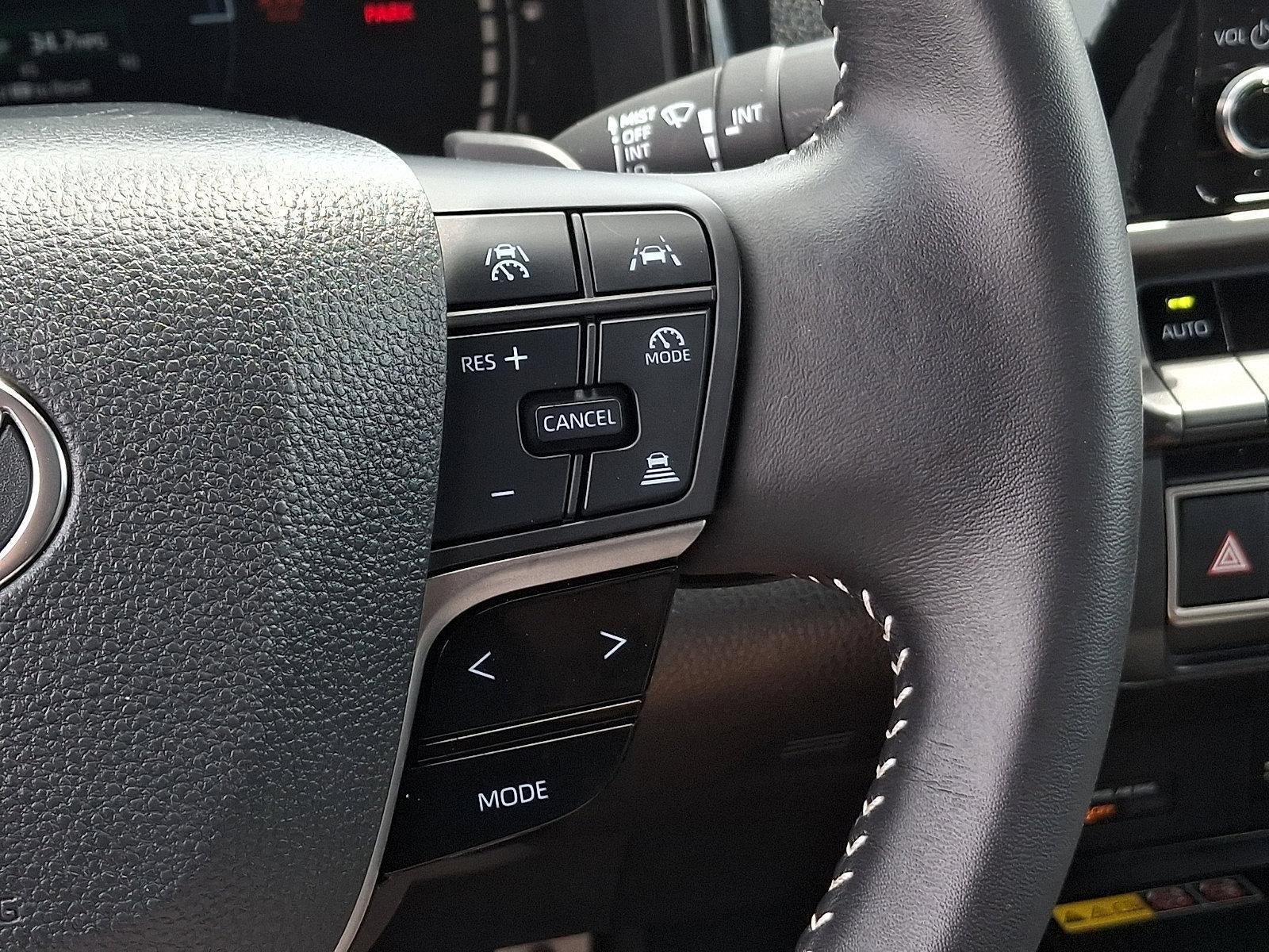 2025 Toyota Camry SE (SE)