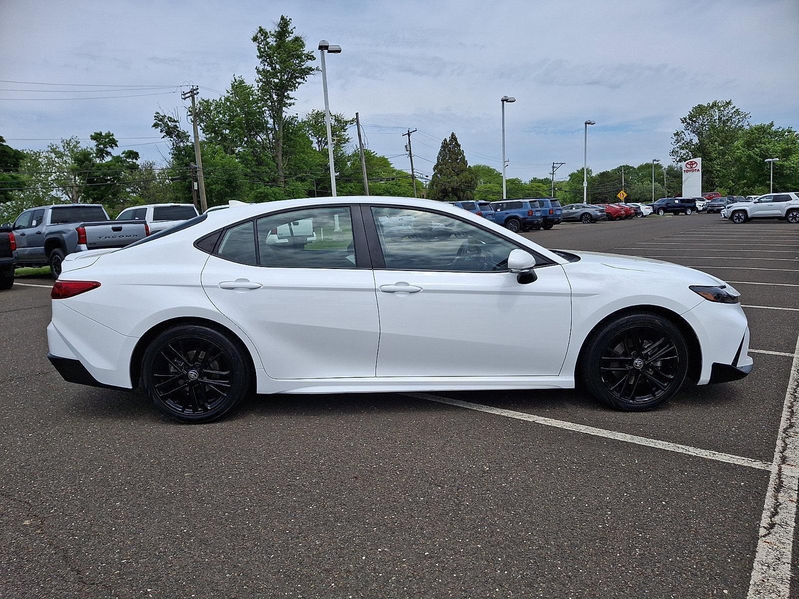 2025 Toyota Camry SE (SE)