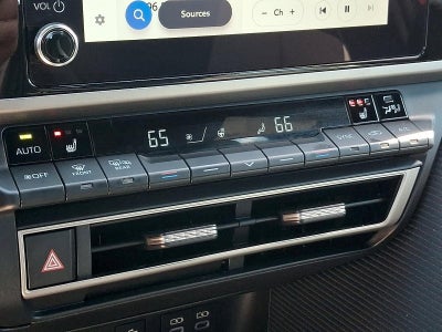 2025 Toyota Camry SE AWD (Natl)