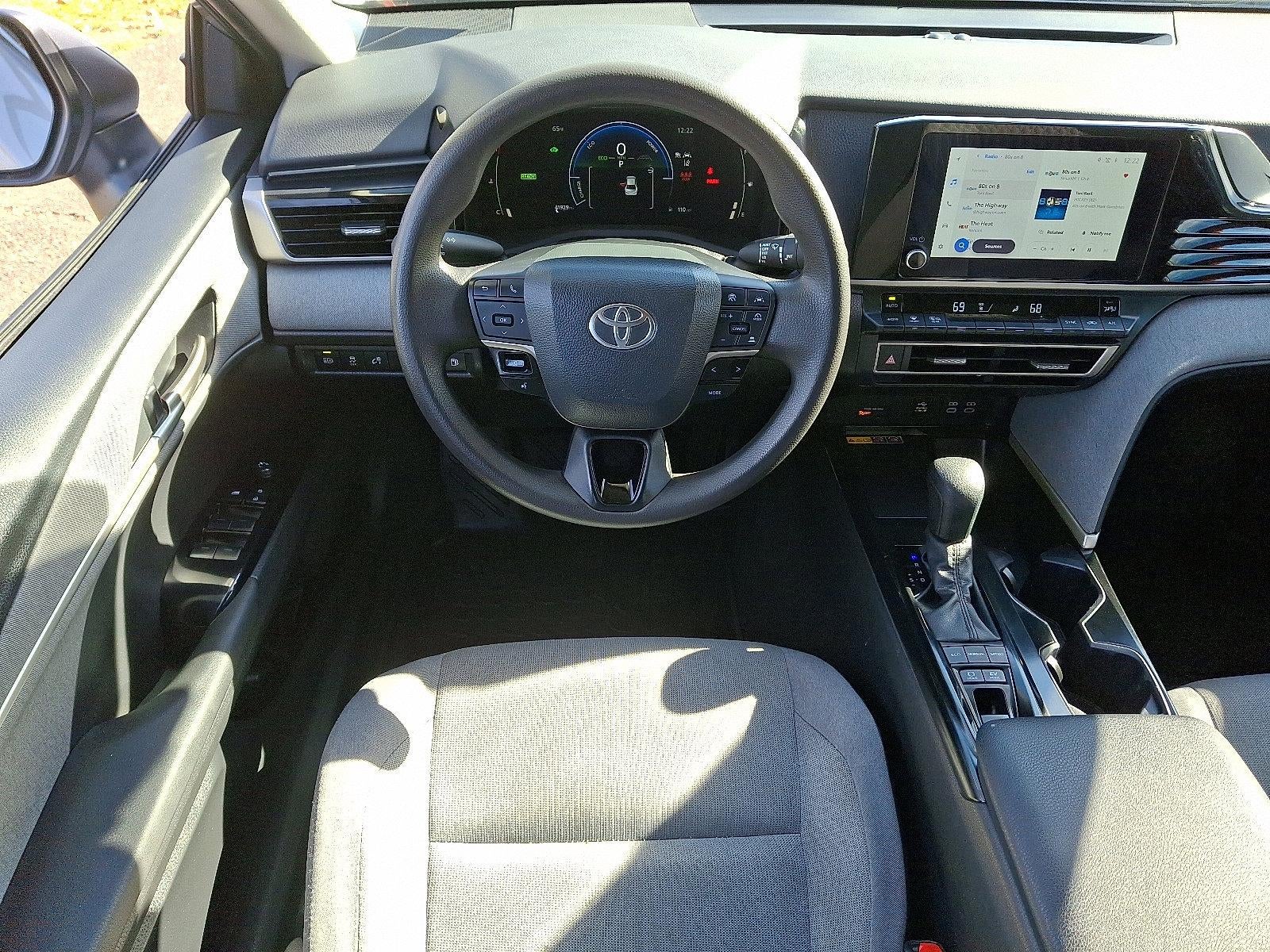 2025 Toyota Camry LE AWD (Natl)
