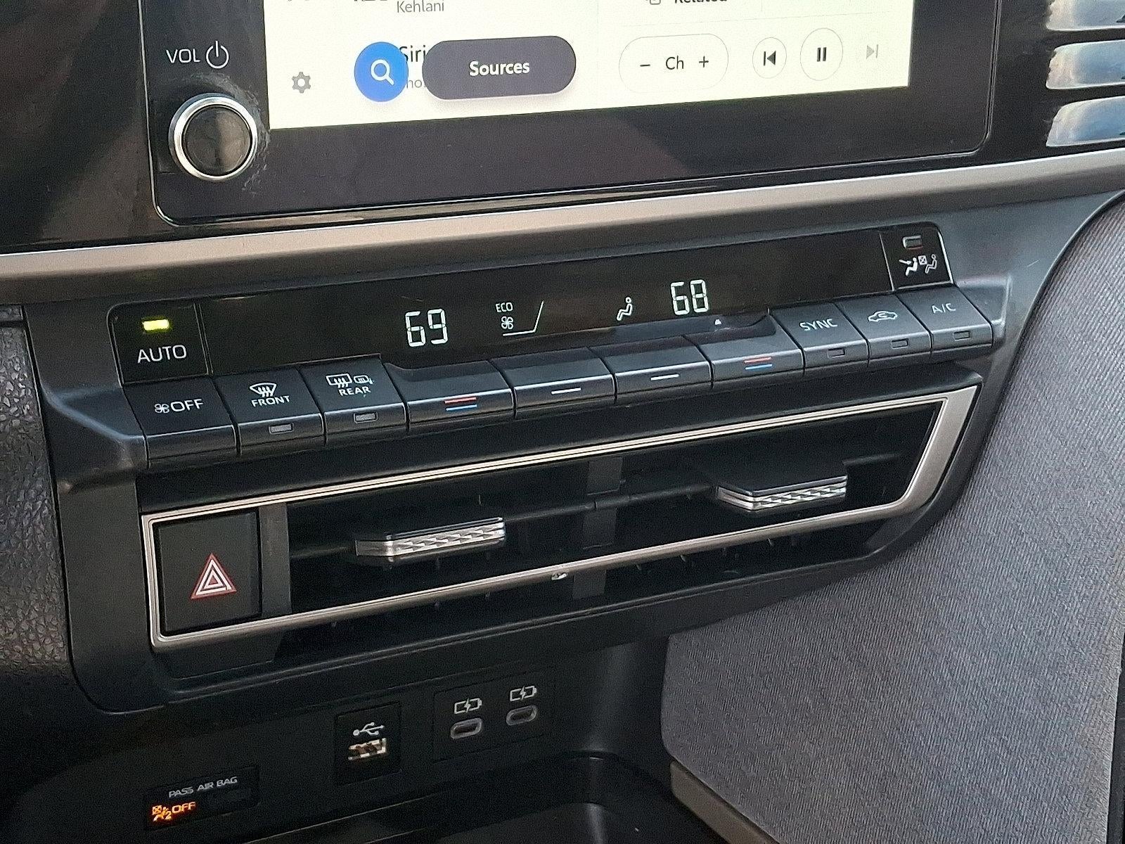 2025 Toyota Camry LE AWD (Natl)