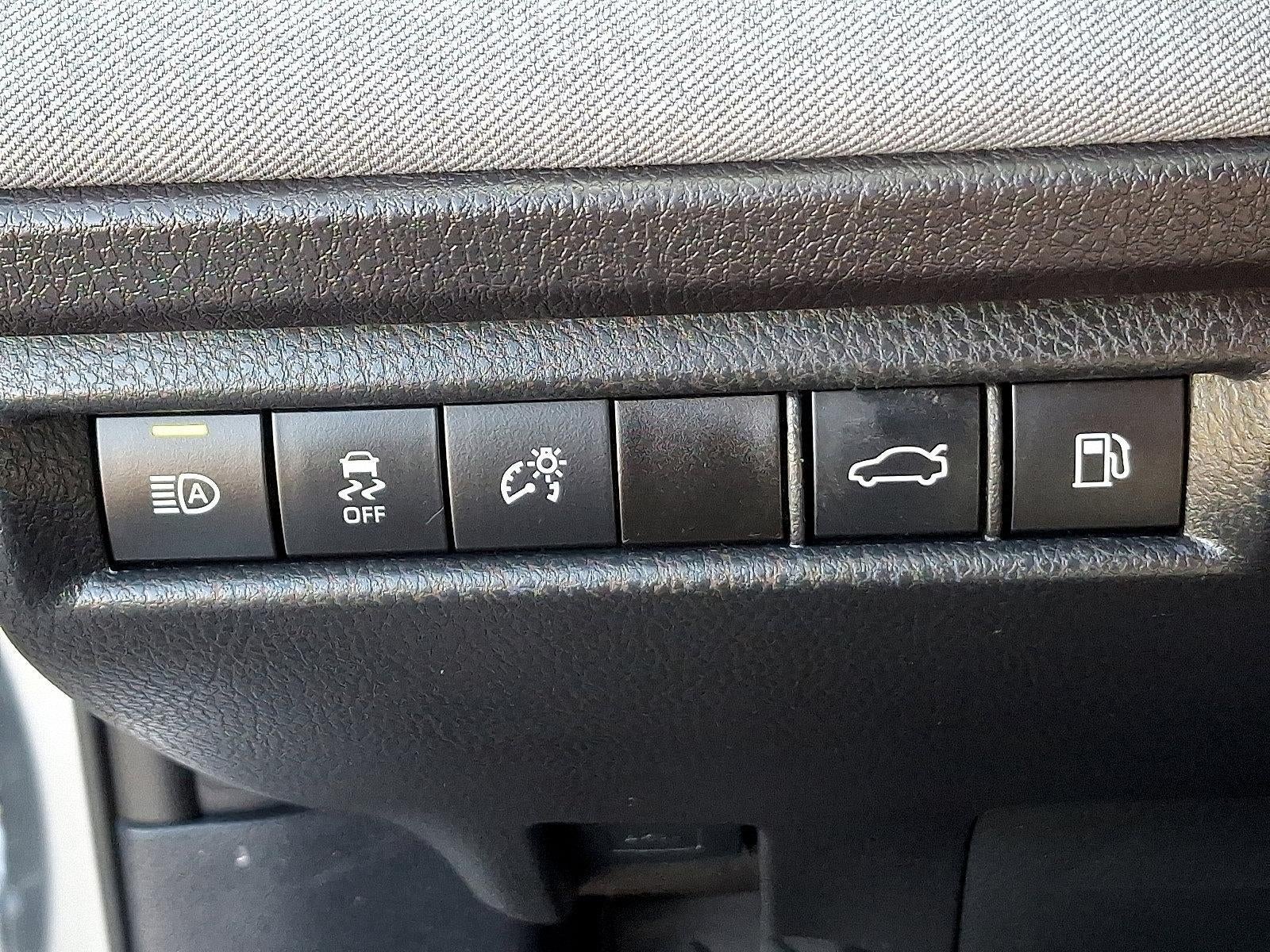 2025 Toyota Camry LE AWD (Natl)