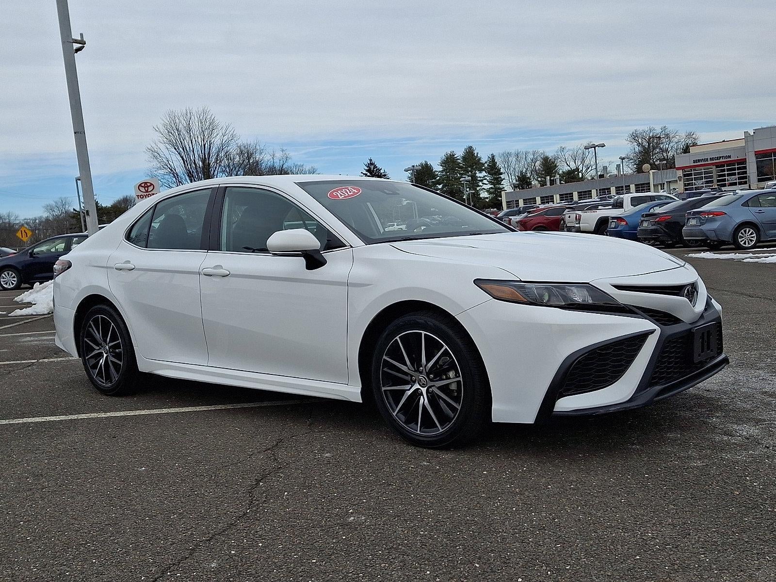 2024 Toyota Camry SE Auto (SE)