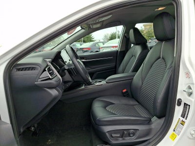 2024 Toyota Camry SE Auto (SE)
