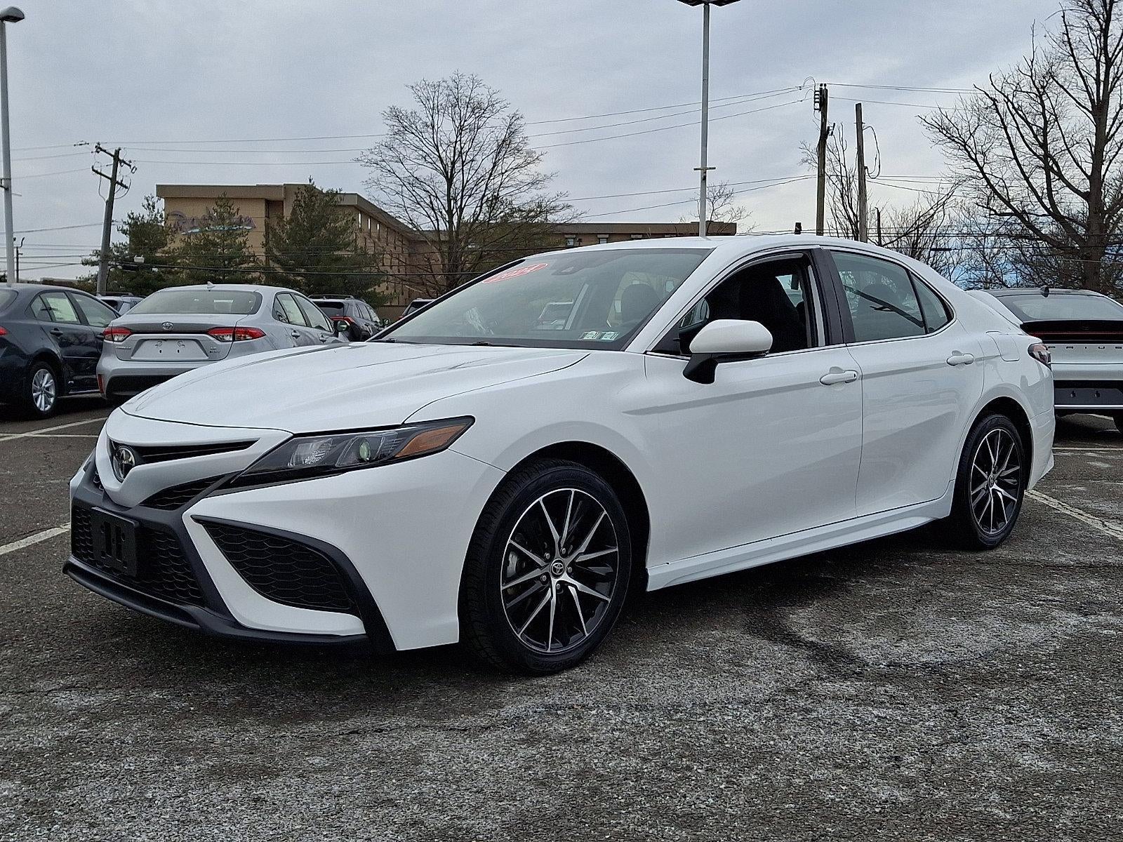 2024 Toyota Camry SE Auto (SE)